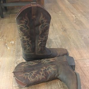 Men’s Justin cowboy boots. Size 13EE